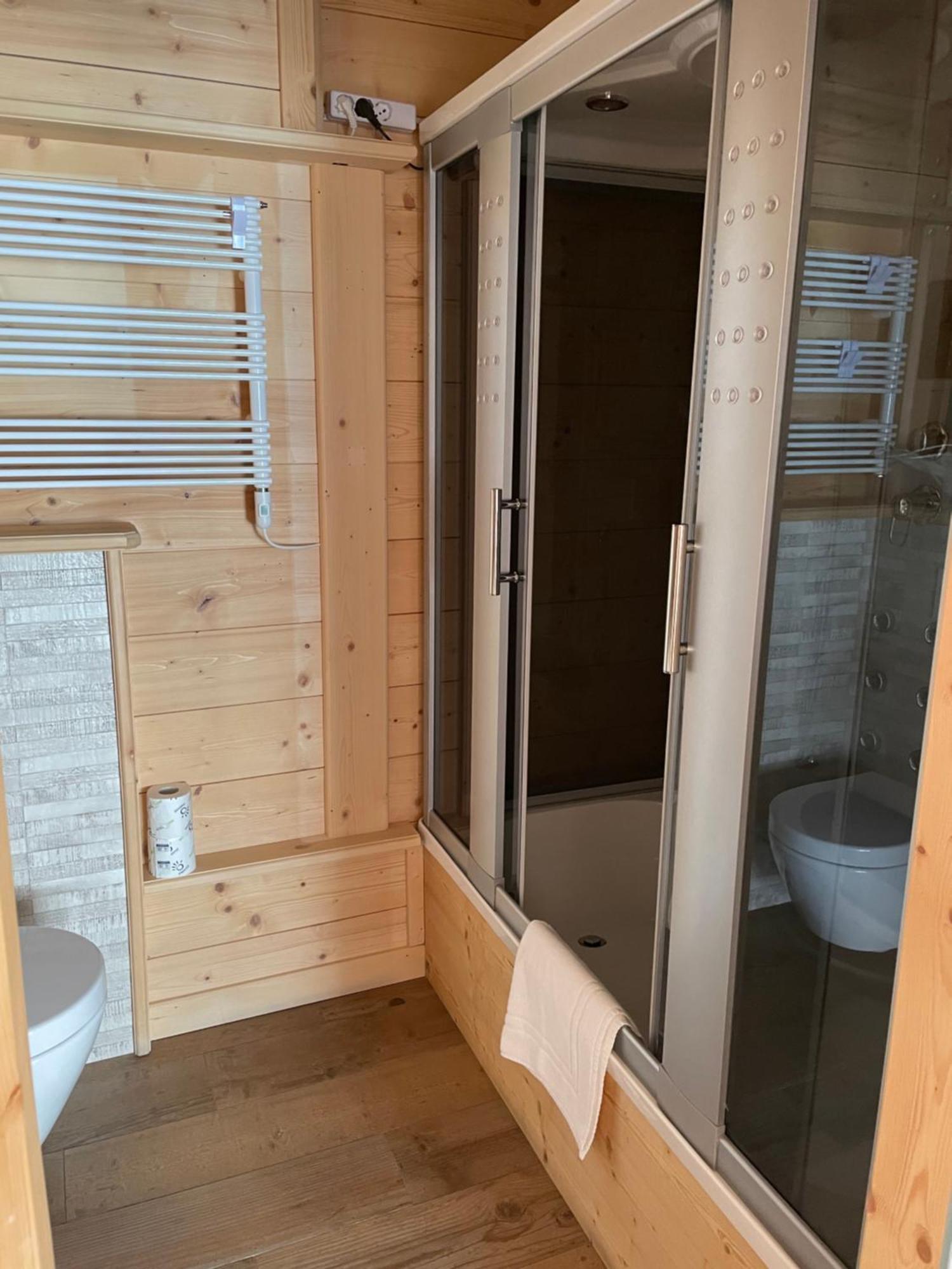 Deluxe Quadruple Room,1526576308:JPEG